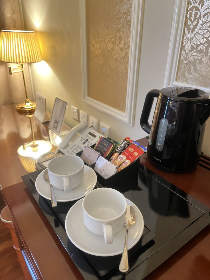 🩵💛🎉Tritina No 1 – Hotel Room🎉💛🩵